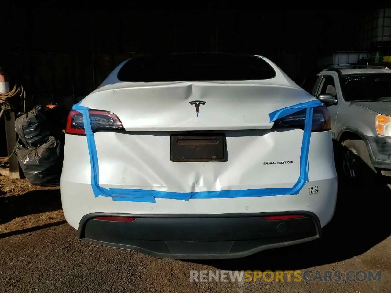 6 Photograph of a damaged car 5YJYGDEE1MF284921 TESLA MODEL Y 2021