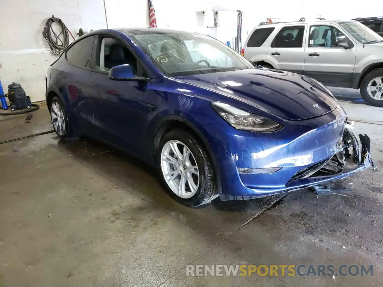 1 Photograph of a damaged car 5YJYGDEE2MF074666 TESLA MODEL Y 2021