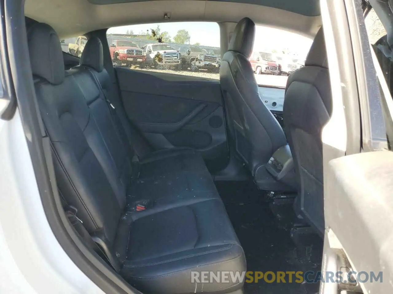 11 Photograph of a damaged car 5YJYGDEE2MF083240 TESLA MODEL Y 2021