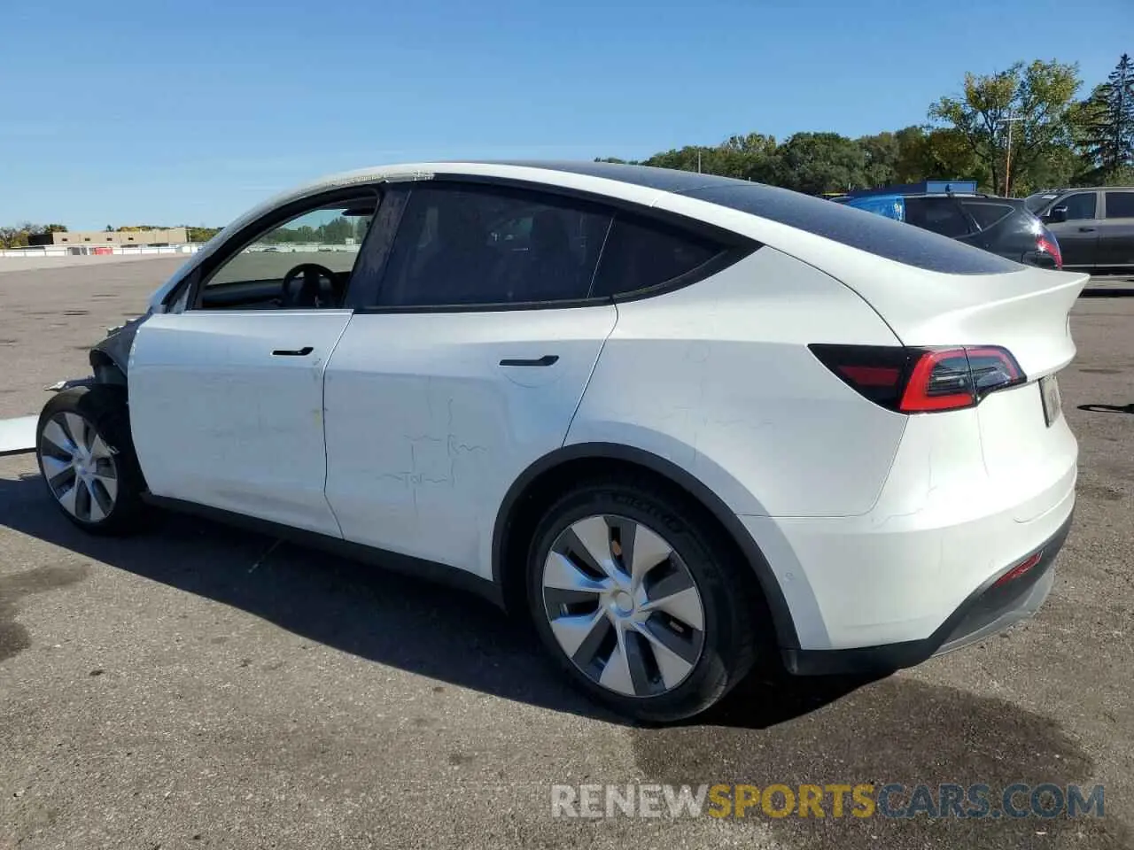 2 Photograph of a damaged car 5YJYGDEE2MF083240 TESLA MODEL Y 2021
