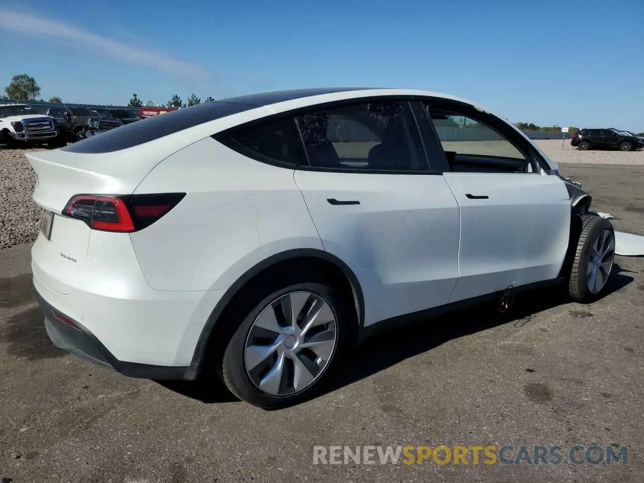 3 Photograph of a damaged car 5YJYGDEE2MF083240 TESLA MODEL Y 2021
