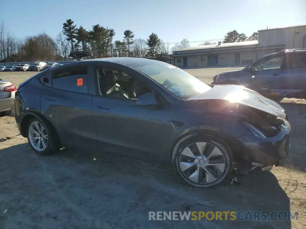 4 Photograph of a damaged car 5YJYGDEE2MF105799 TESLA MODEL Y 2021