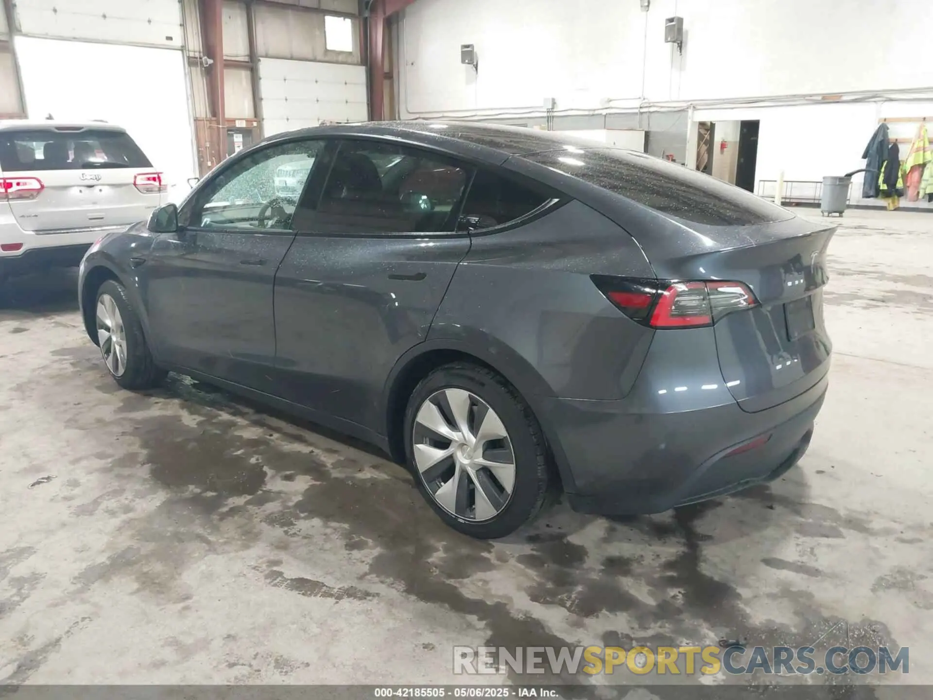3 Photograph of a damaged car 5YJYGDEE2MF121792 TESLA MODEL Y 2021