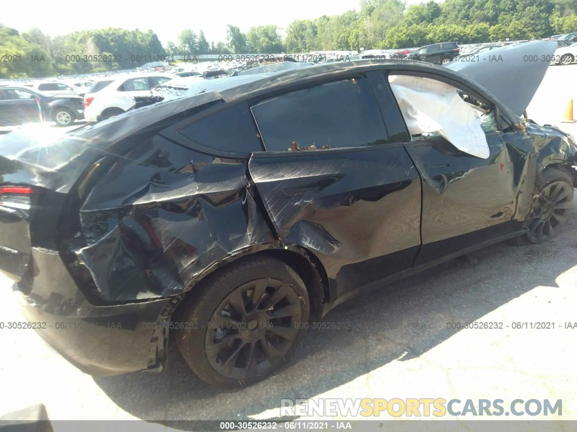 4 Photograph of a damaged car 5YJYGDEE2MF139760 TESLA MODEL Y 2021