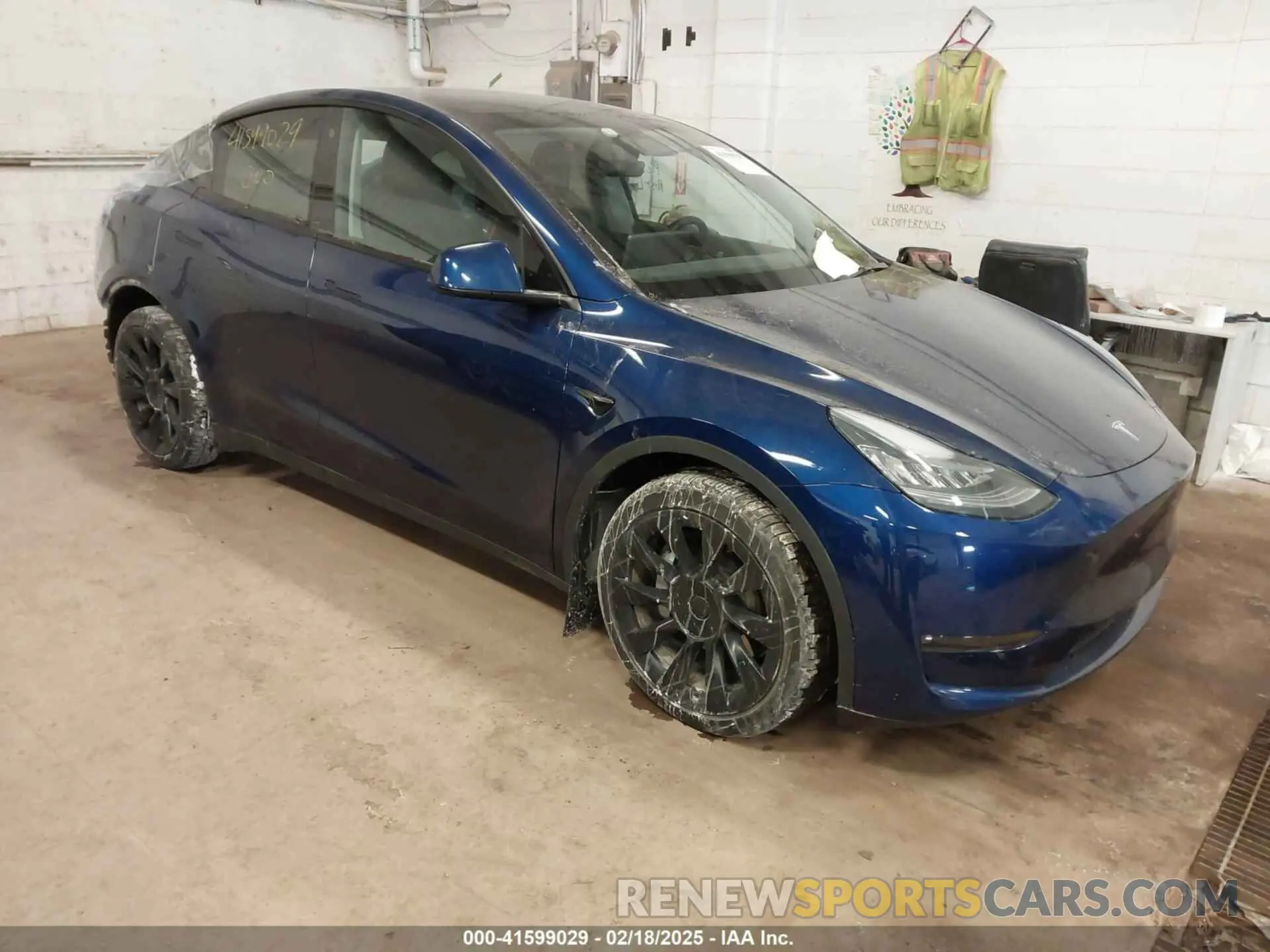 1 Photograph of a damaged car 5YJYGDEE2MF185945 TESLA MODEL Y 2021