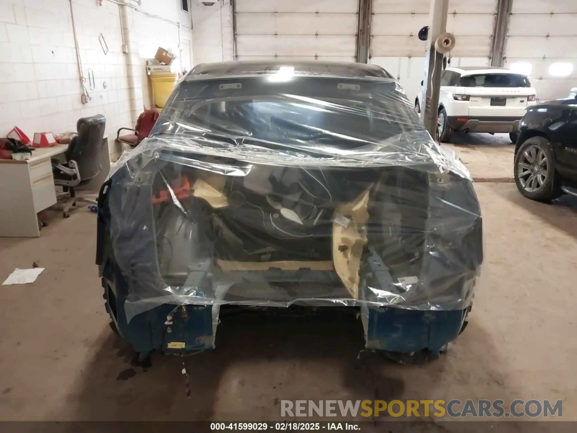 17 Photograph of a damaged car 5YJYGDEE2MF185945 TESLA MODEL Y 2021