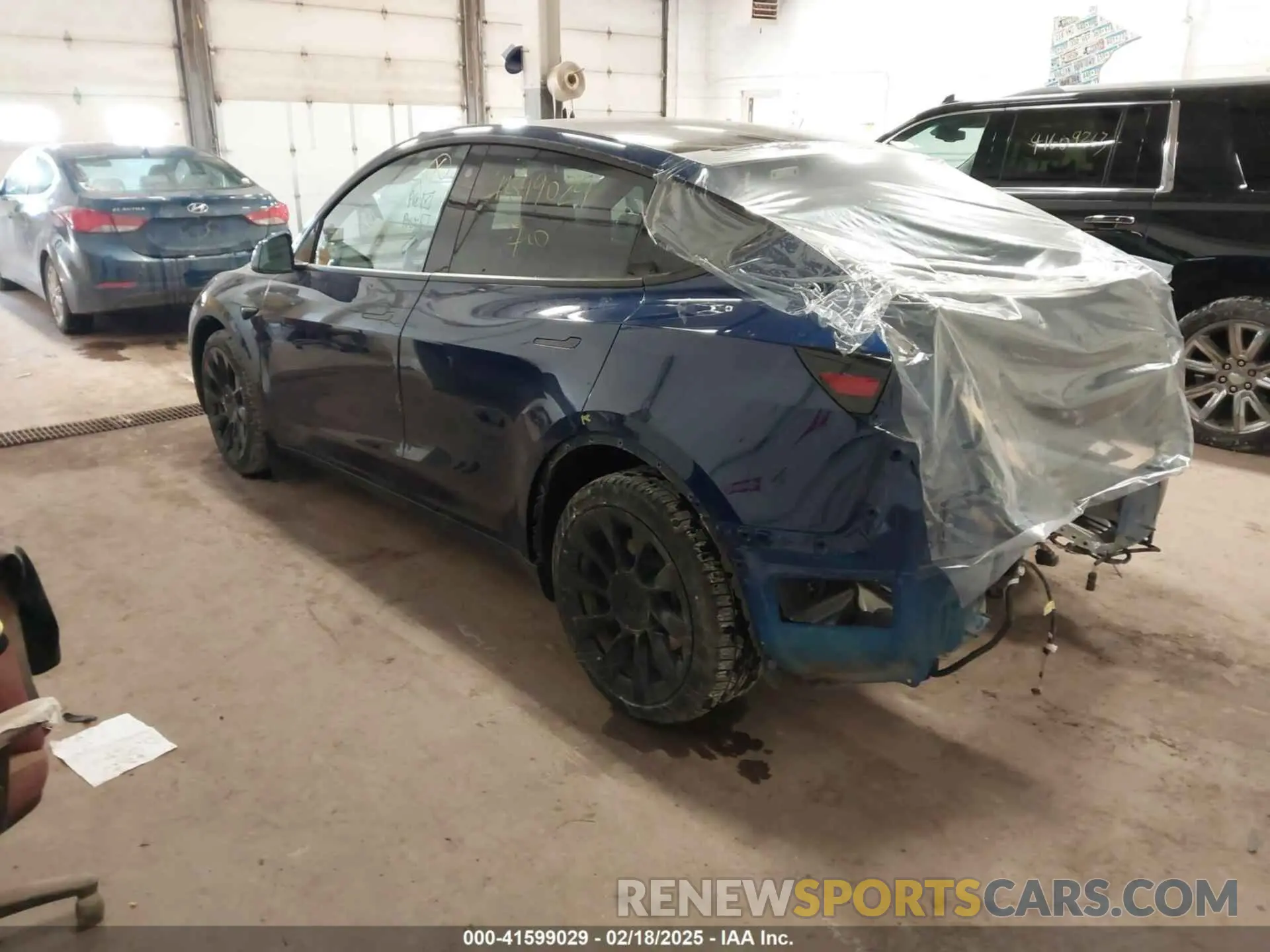 3 Photograph of a damaged car 5YJYGDEE2MF185945 TESLA MODEL Y 2021