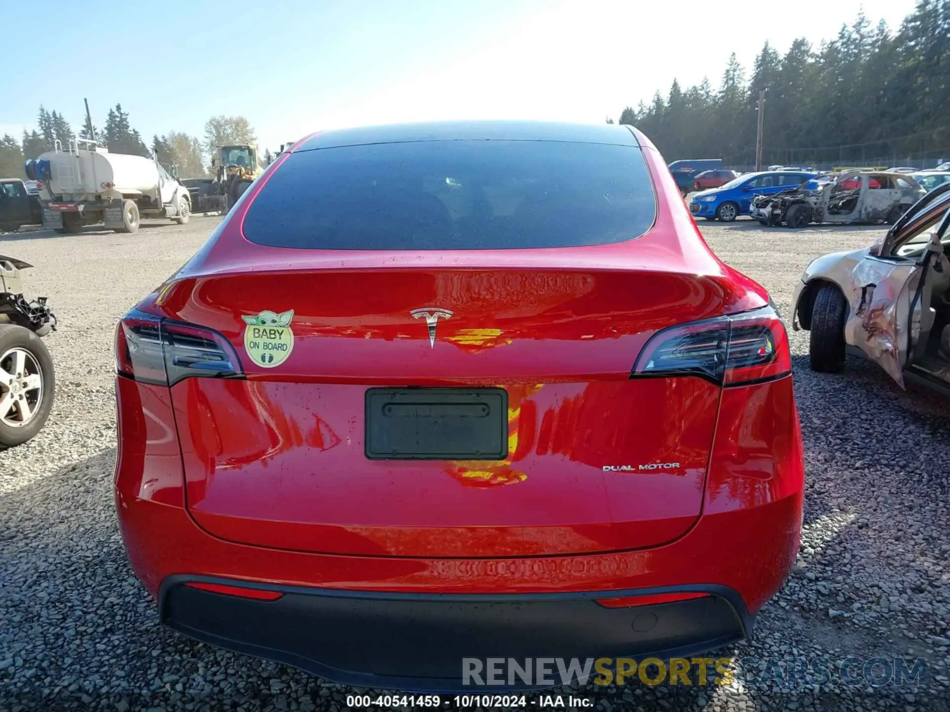 17 Photograph of a damaged car 5YJYGDEE2MF217552 TESLA MODEL Y 2021
