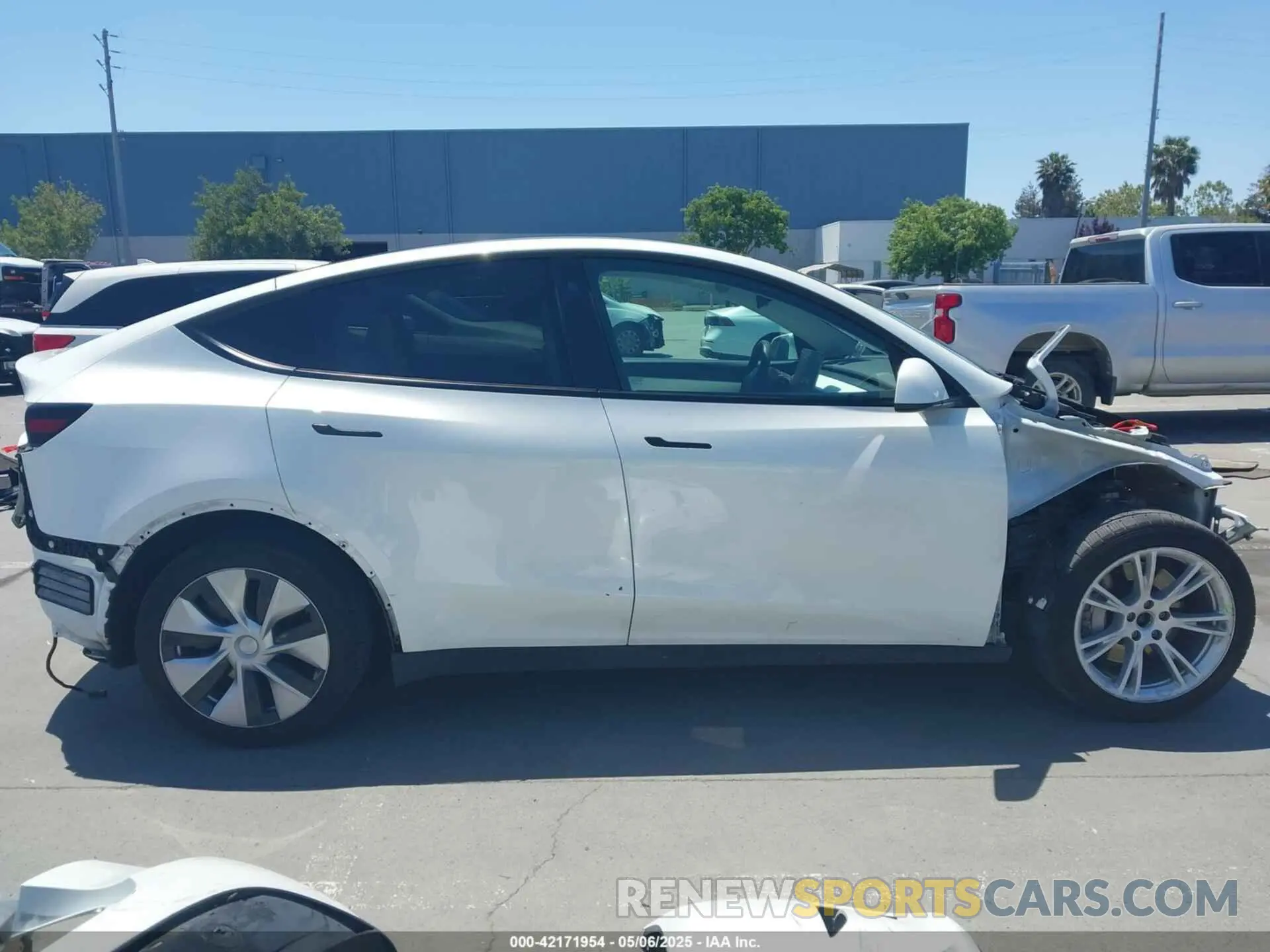 14 Photograph of a damaged car 5YJYGDEE2MF225098 TESLA MODEL Y 2021