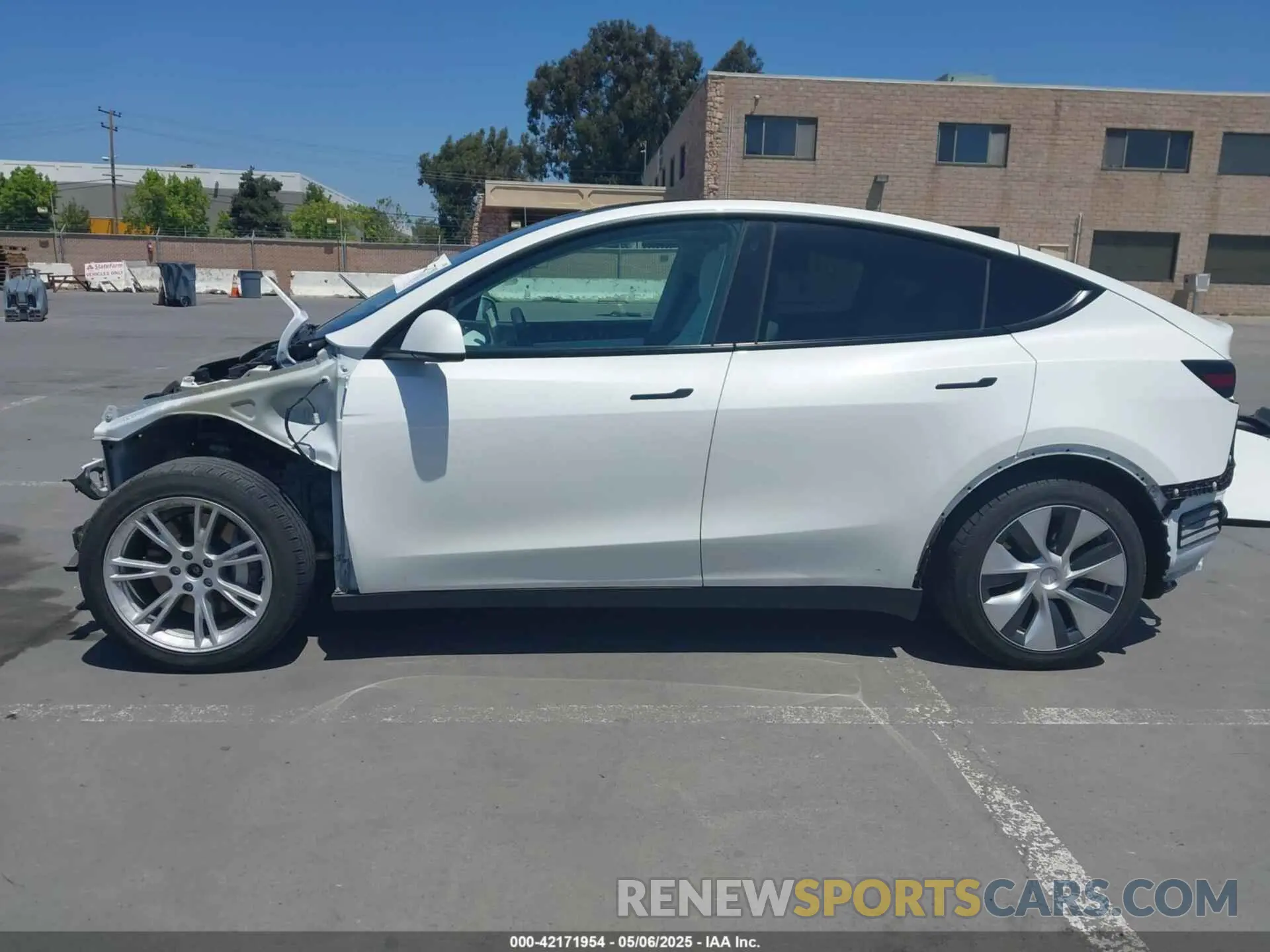 15 Photograph of a damaged car 5YJYGDEE2MF225098 TESLA MODEL Y 2021