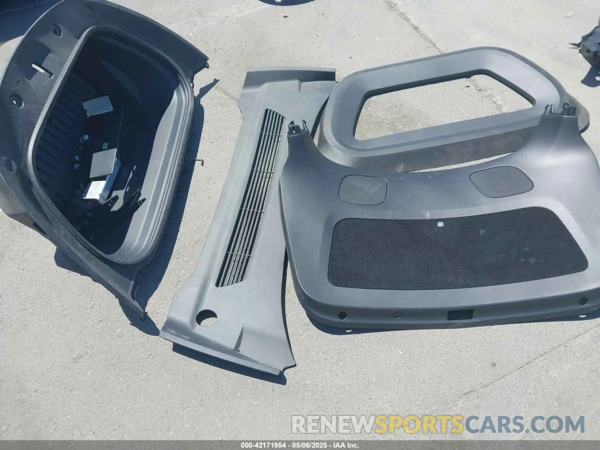 22 Photograph of a damaged car 5YJYGDEE2MF225098 TESLA MODEL Y 2021