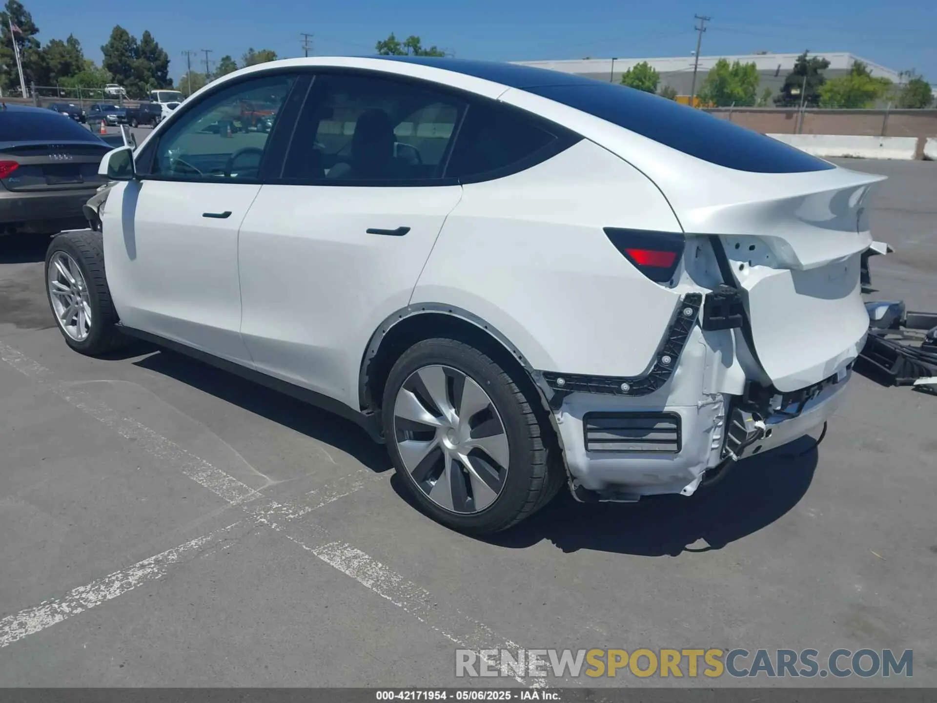 3 Photograph of a damaged car 5YJYGDEE2MF225098 TESLA MODEL Y 2021
