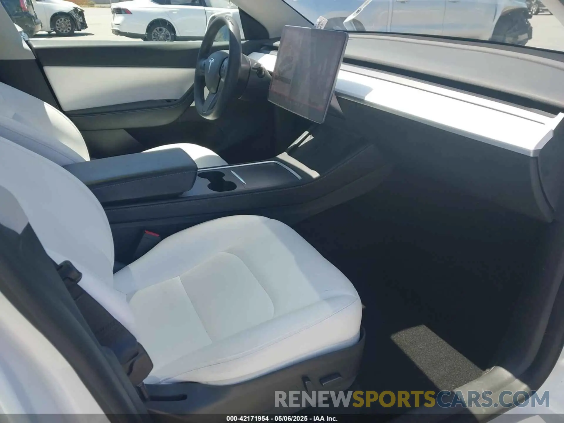 5 Photograph of a damaged car 5YJYGDEE2MF225098 TESLA MODEL Y 2021