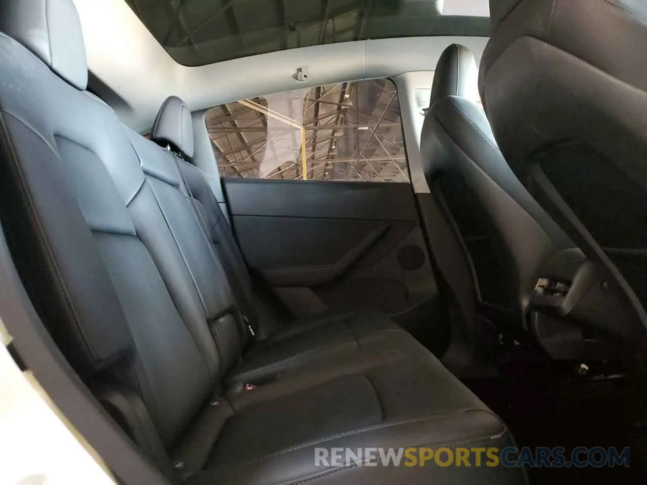 10 Photograph of a damaged car 5YJYGDEE2MF243858 TESLA MODEL Y 2021