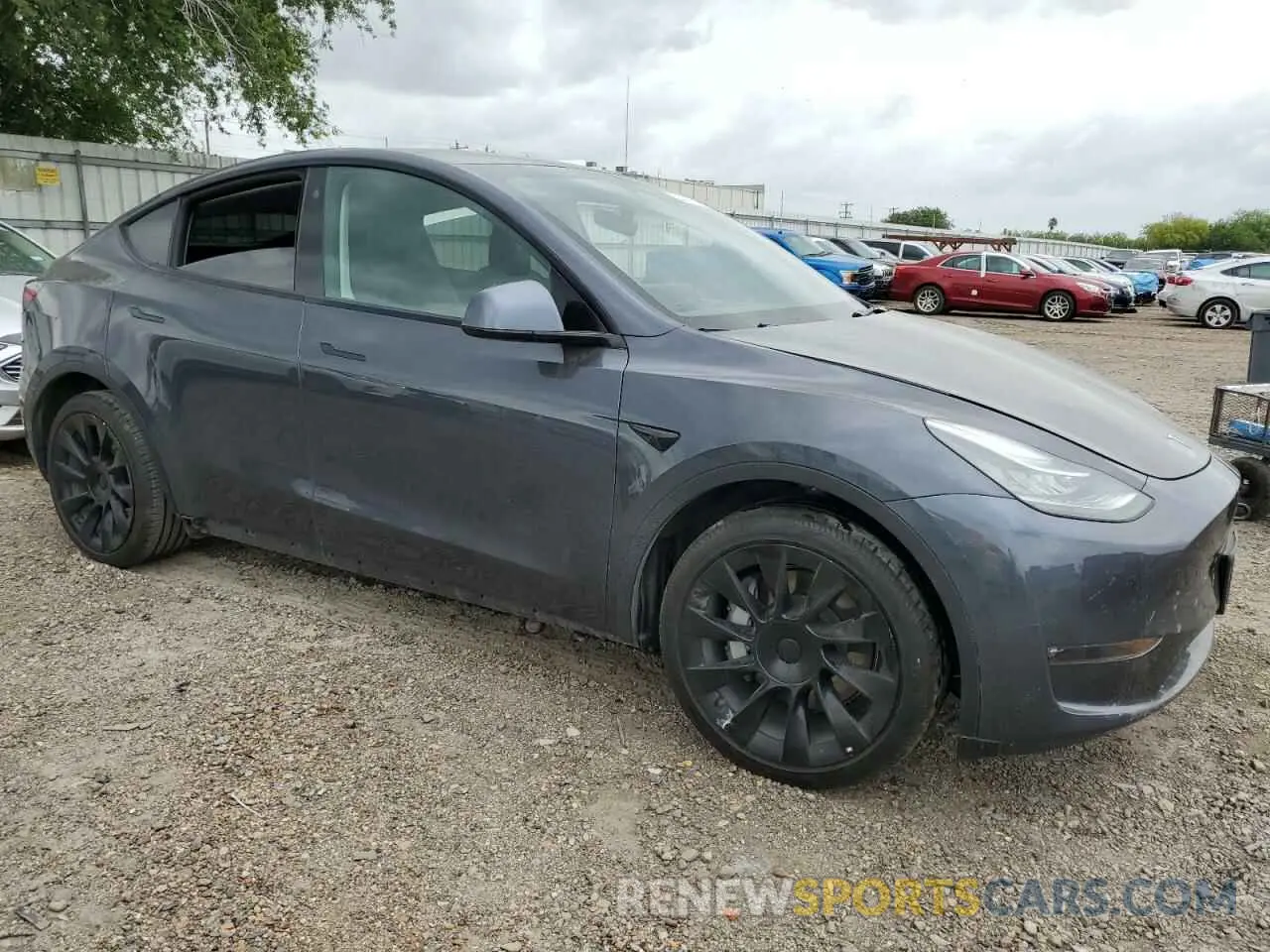 4 Photograph of a damaged car 5YJYGDEE2MF253676 TESLA MODEL Y 2021