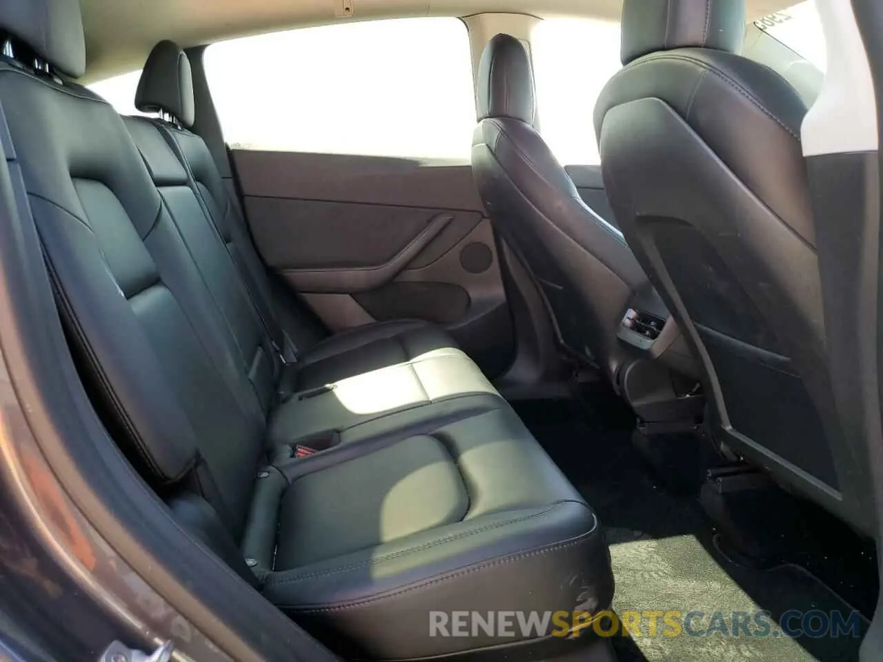 10 Photograph of a damaged car 5YJYGDEE2MF296446 TESLA MODEL Y 2021
