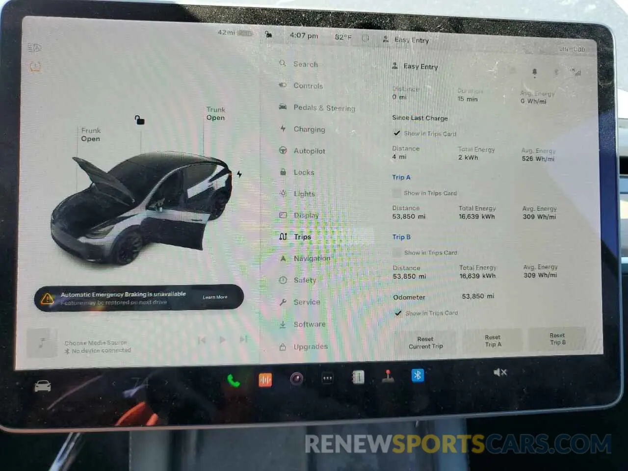 9 Photograph of a damaged car 5YJYGDEE2MF296446 TESLA MODEL Y 2021