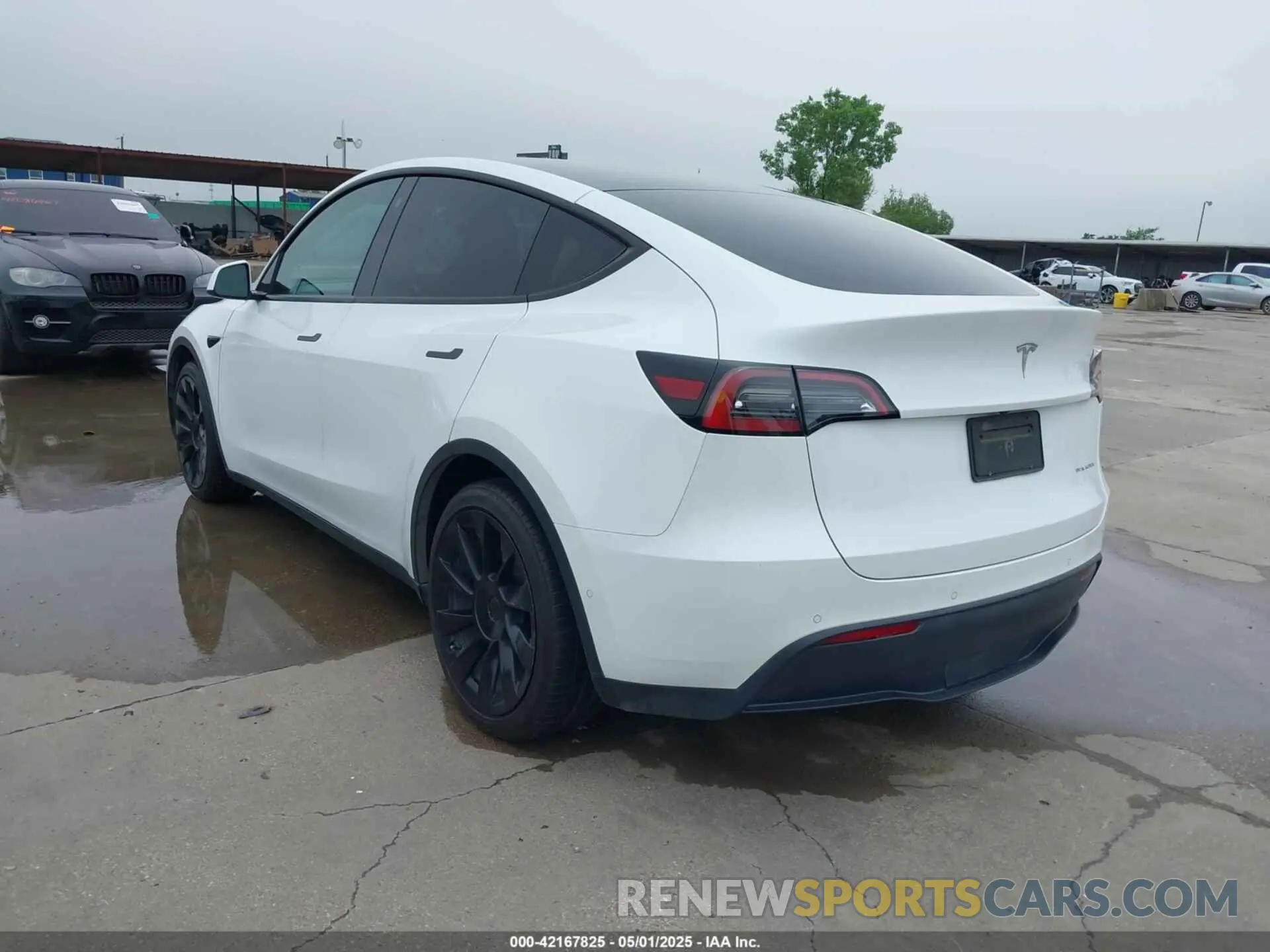 3 Photograph of a damaged car 5YJYGDEE2MF299721 TESLA MODEL Y 2021