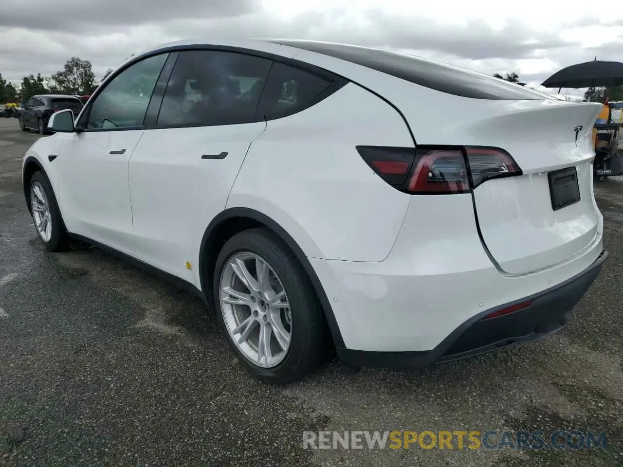 2 Photograph of a damaged car 5YJYGDEE2MF303332 TESLA MODEL Y 2021