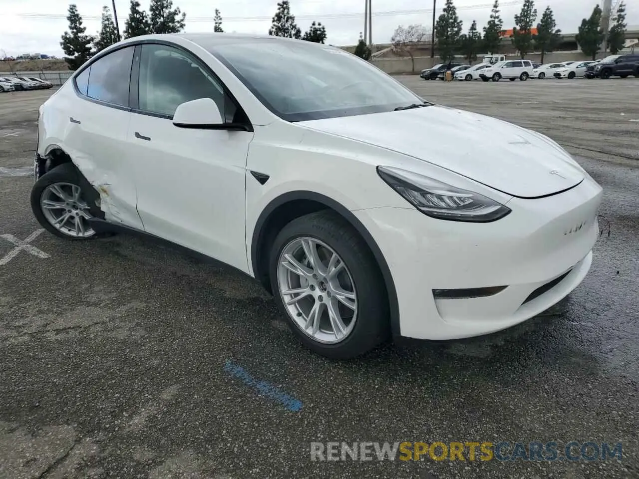 4 Photograph of a damaged car 5YJYGDEE2MF303332 TESLA MODEL Y 2021