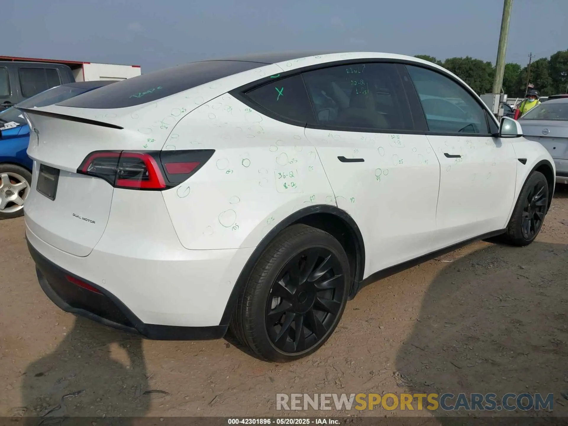 4 Photograph of a damaged car 5YJYGDEE3MF068472 TESLA MODEL Y 2021
