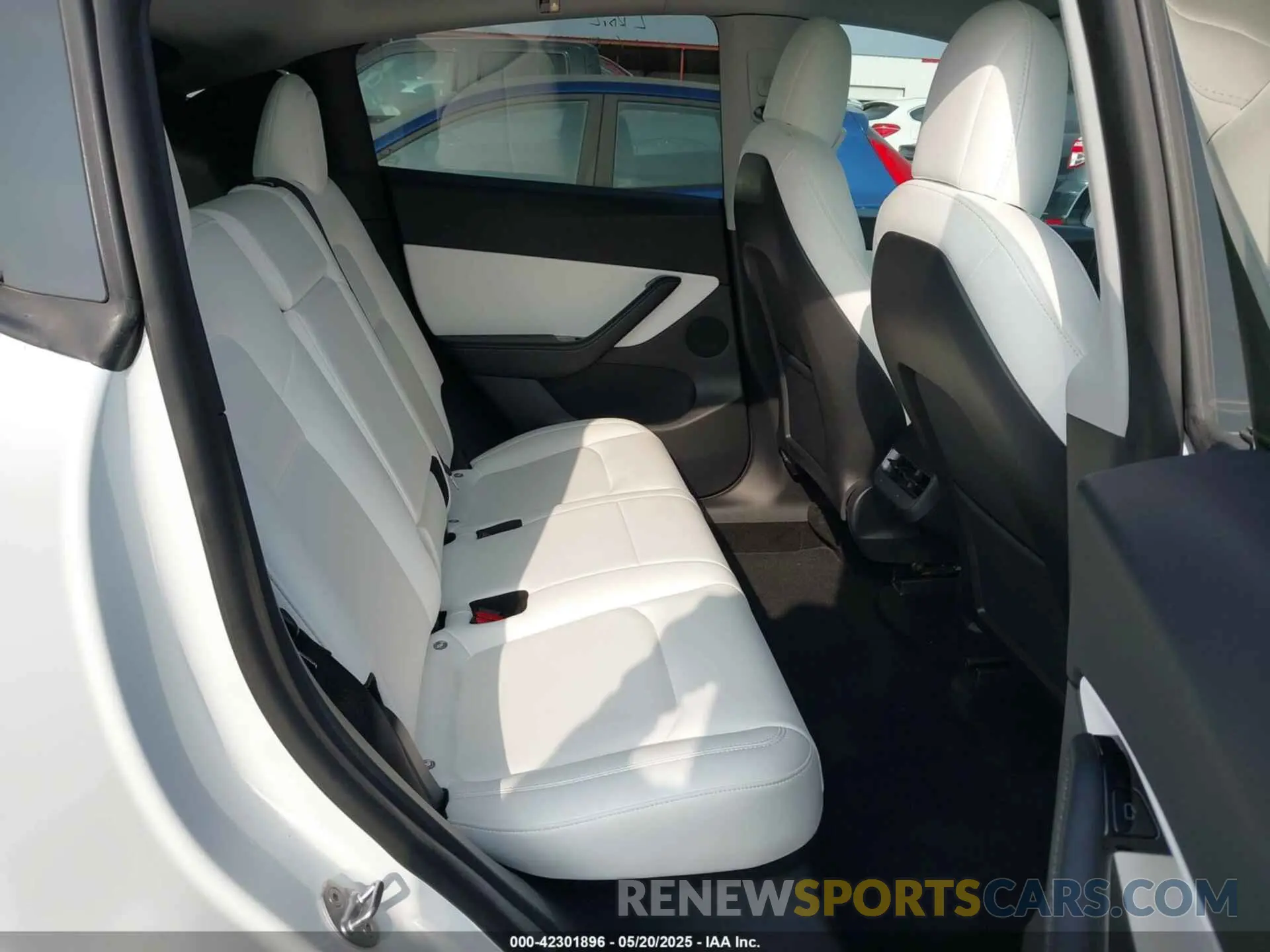 8 Photograph of a damaged car 5YJYGDEE3MF068472 TESLA MODEL Y 2021