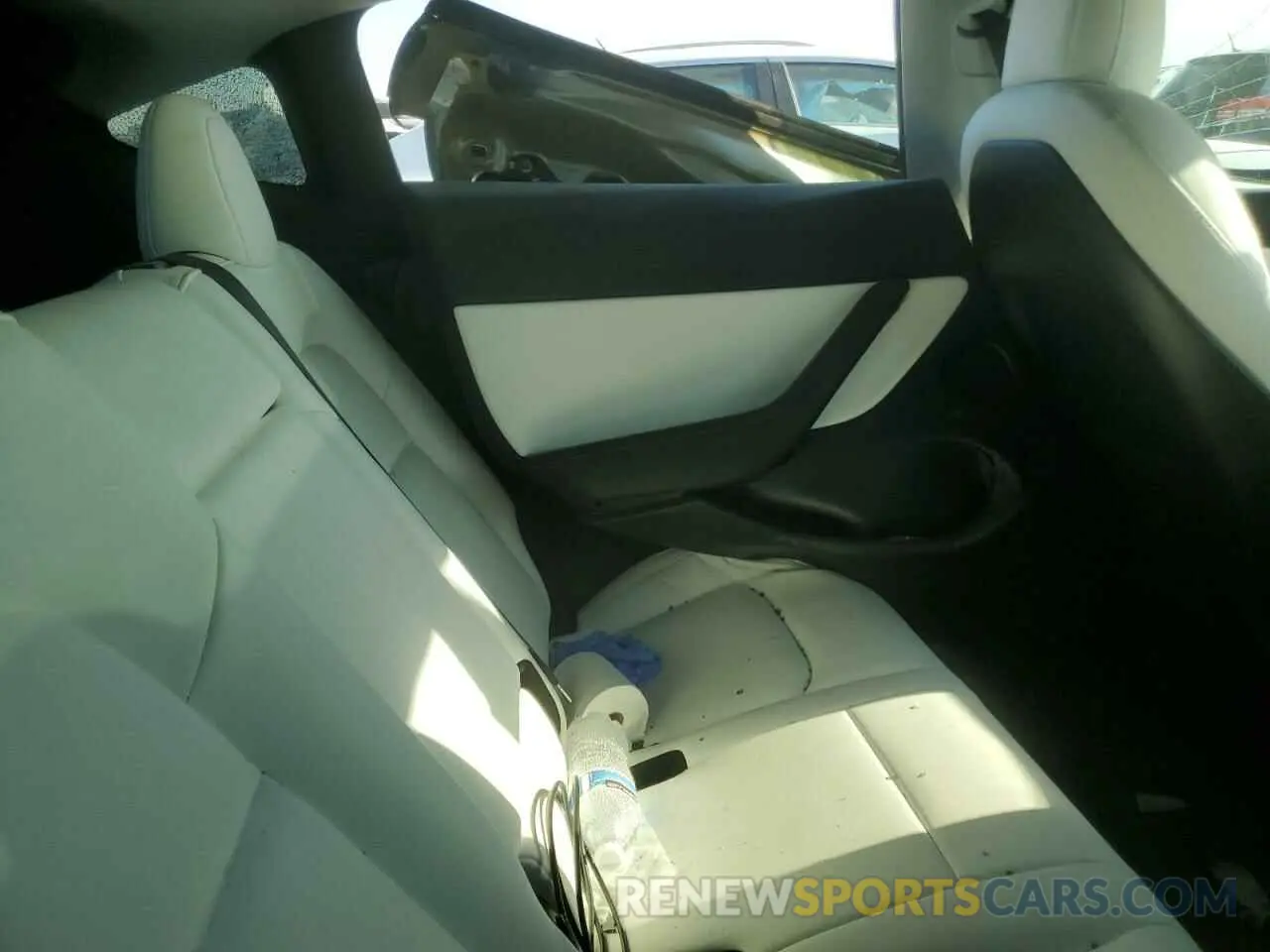 10 Photograph of a damaged car 5YJYGDEE3MF075535 TESLA MODEL Y 2021