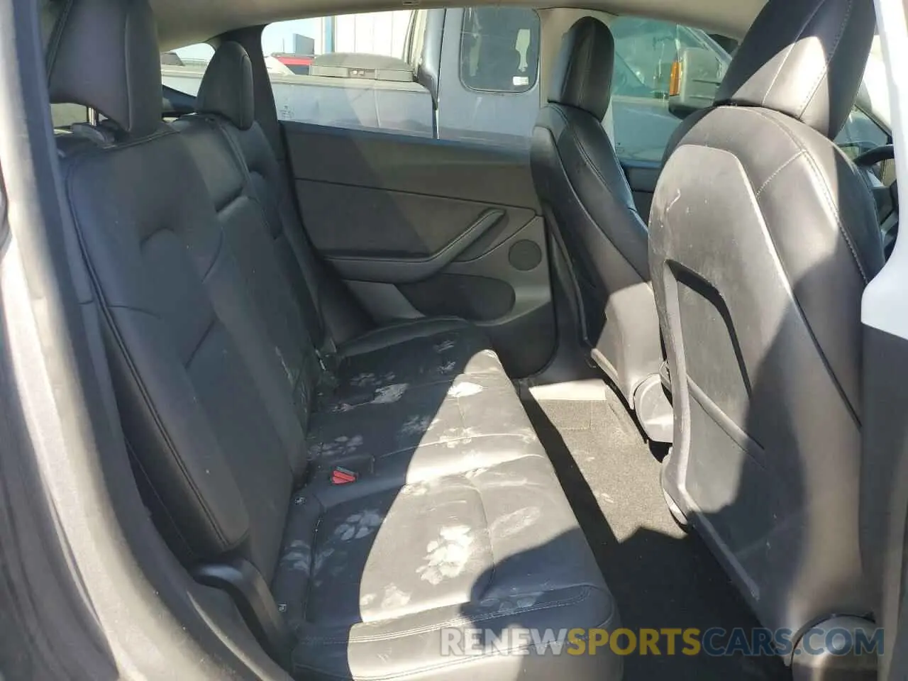 10 Photograph of a damaged car 5YJYGDEE3MF106623 TESLA MODEL Y 2021
