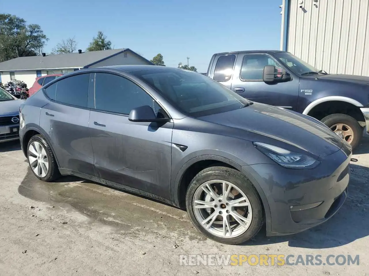 4 Photograph of a damaged car 5YJYGDEE3MF106623 TESLA MODEL Y 2021