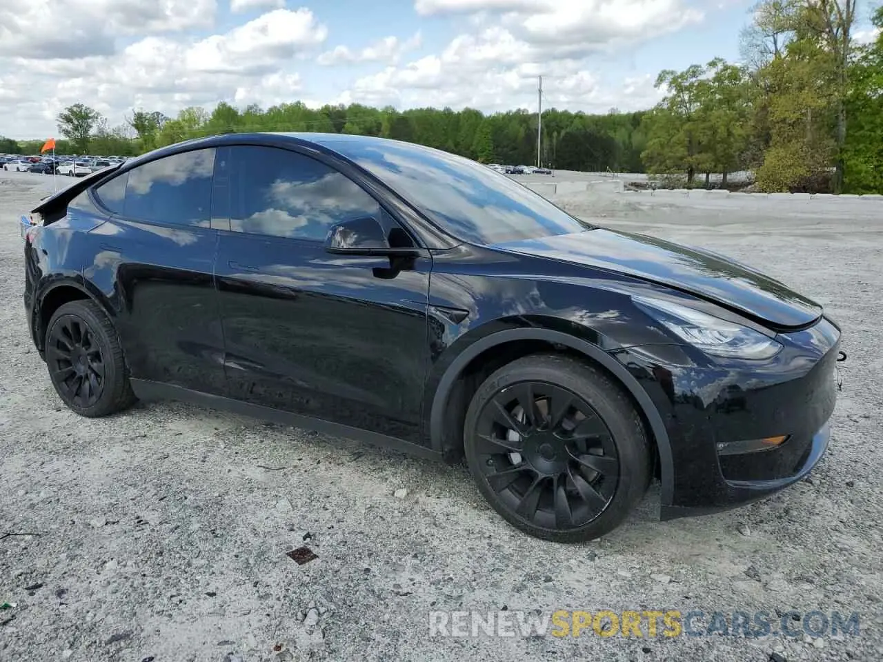 4 Photograph of a damaged car 5YJYGDEE3MF151481 TESLA MODEL Y 2021