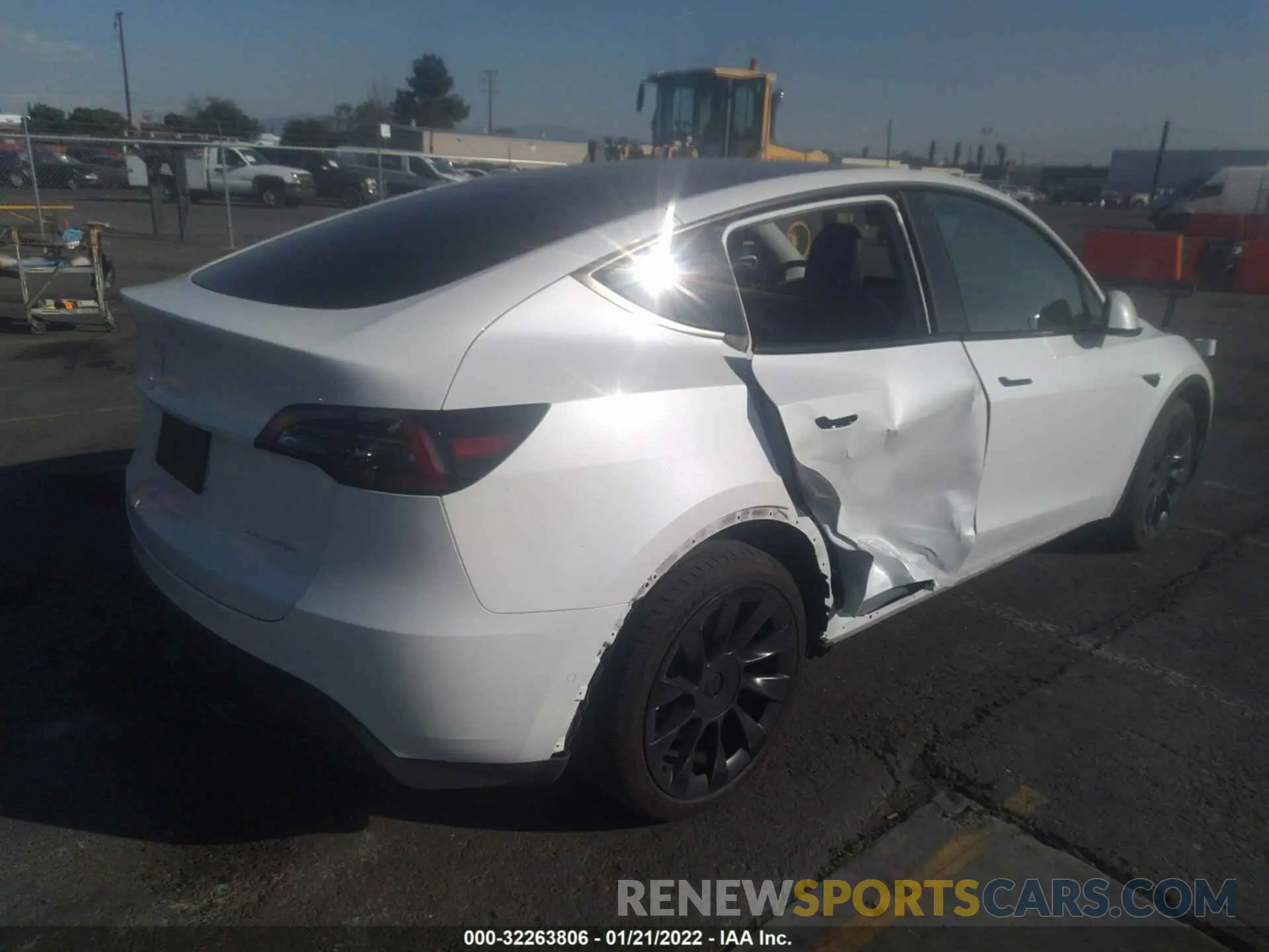4 Photograph of a damaged car 5YJYGDEE3MF153182 TESLA MODEL Y 2021