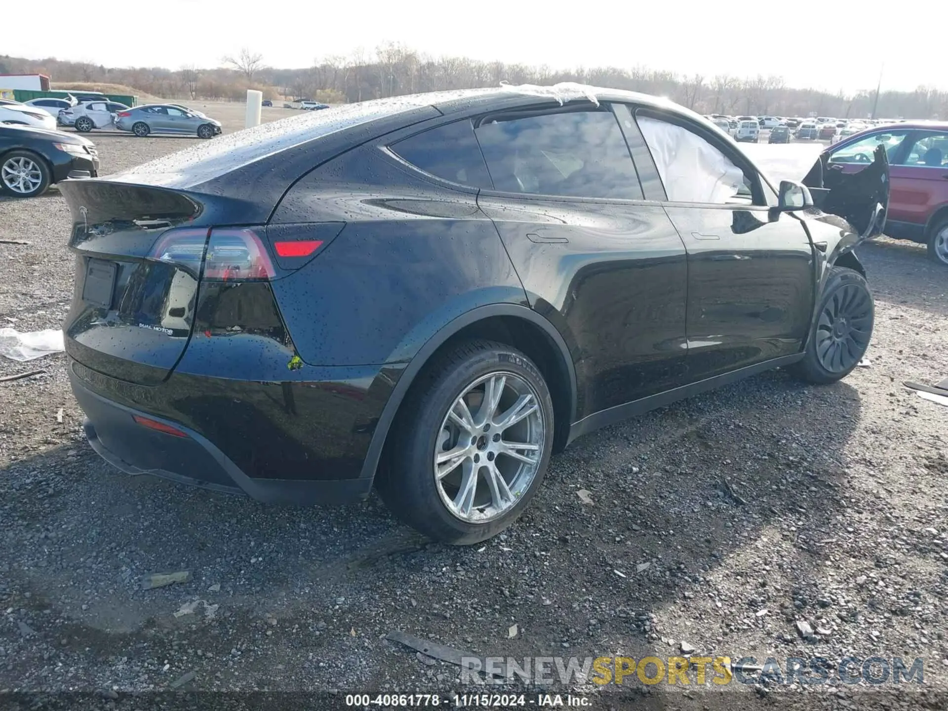 4 Photograph of a damaged car 5YJYGDEE3MF196128 TESLA MODEL Y 2021