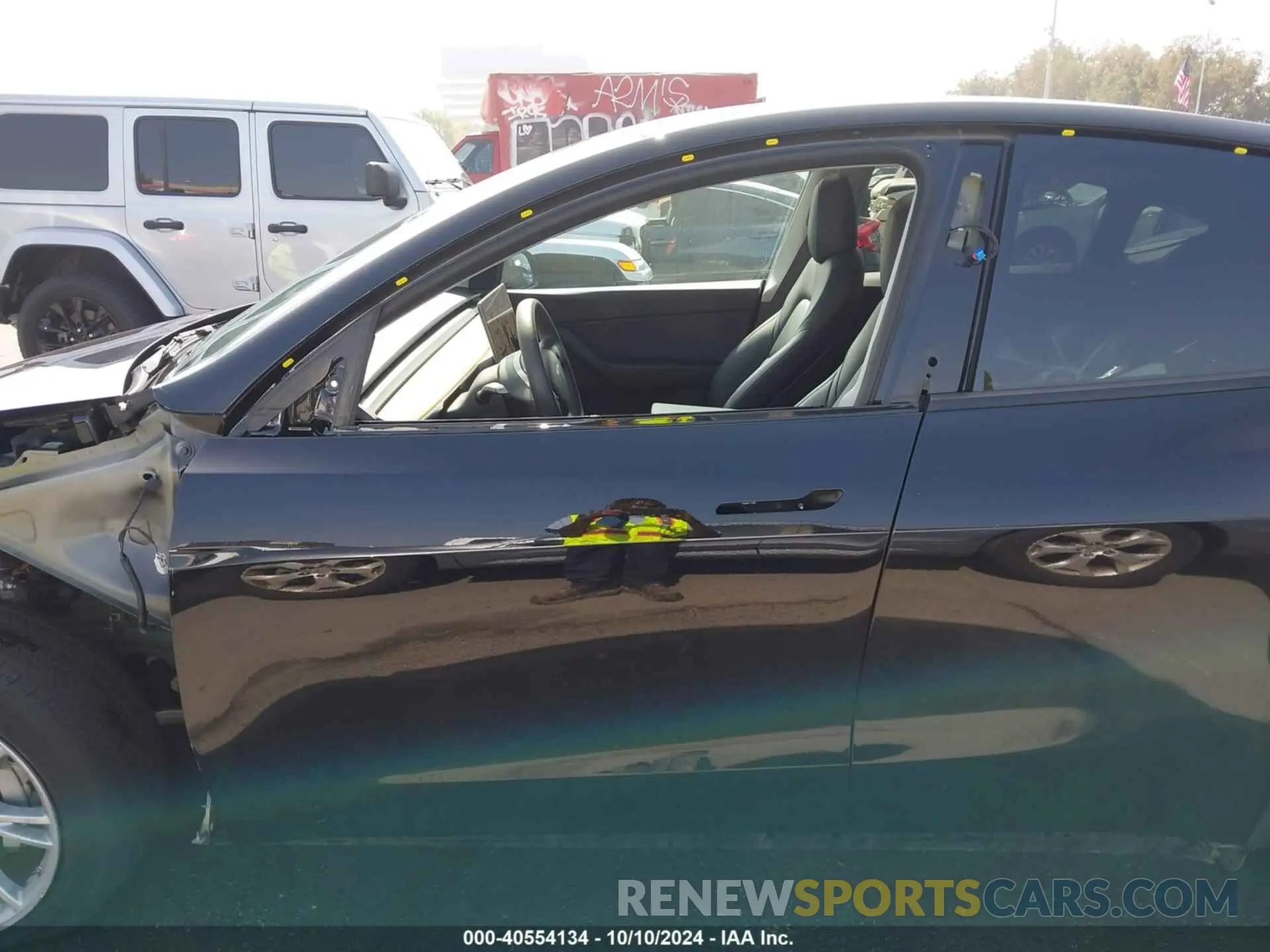 15 Photograph of a damaged car 5YJYGDEE3MF207290 TESLA MODEL Y 2021