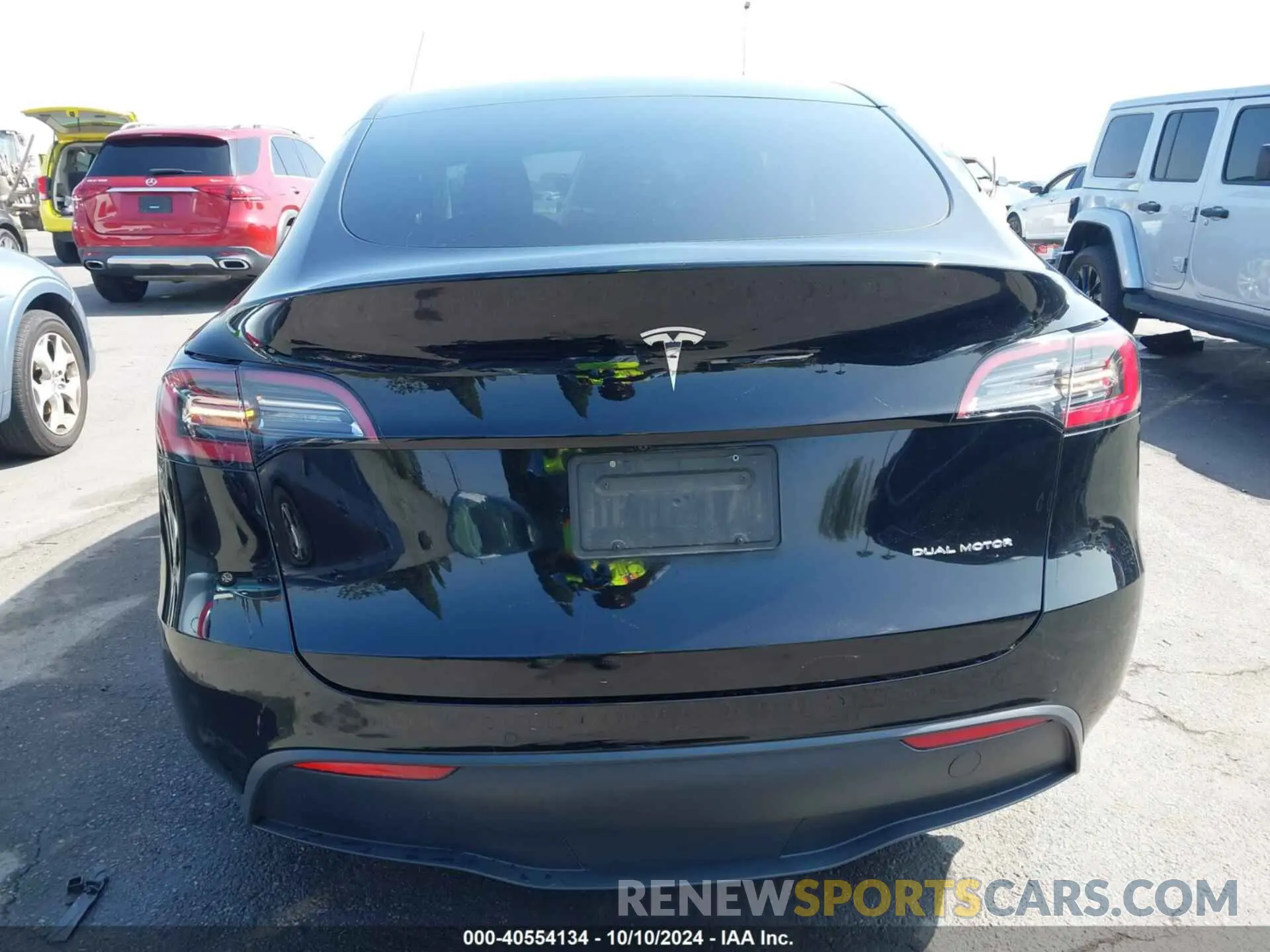 17 Photograph of a damaged car 5YJYGDEE3MF207290 TESLA MODEL Y 2021