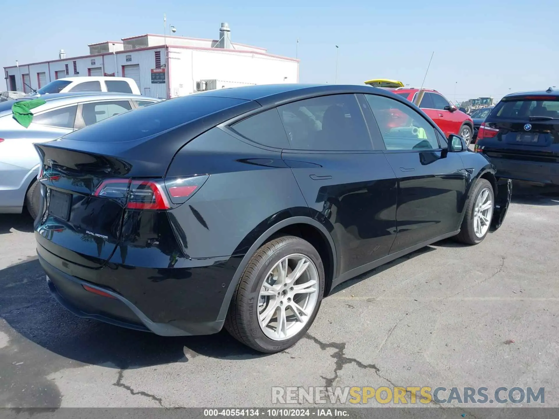 4 Photograph of a damaged car 5YJYGDEE3MF207290 TESLA MODEL Y 2021