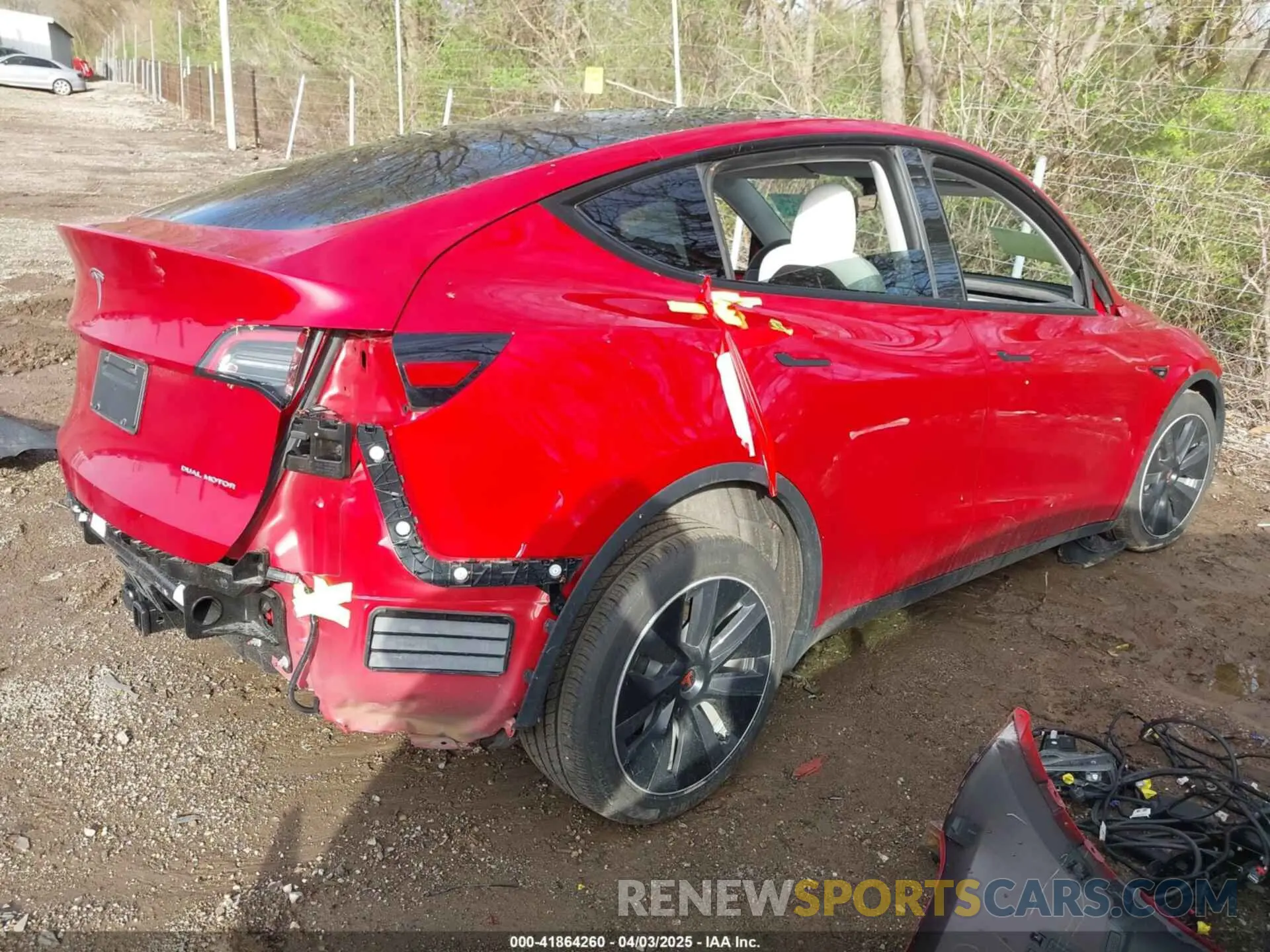 4 Photograph of a damaged car 5YJYGDEE3MF212845 TESLA MODEL Y 2021