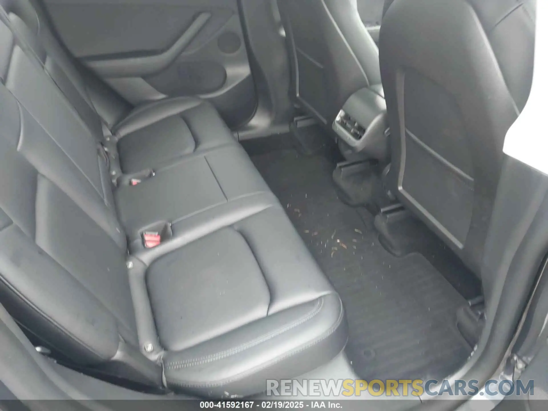 8 Photograph of a damaged car 5YJYGDEE3MF255744 TESLA MODEL Y 2021