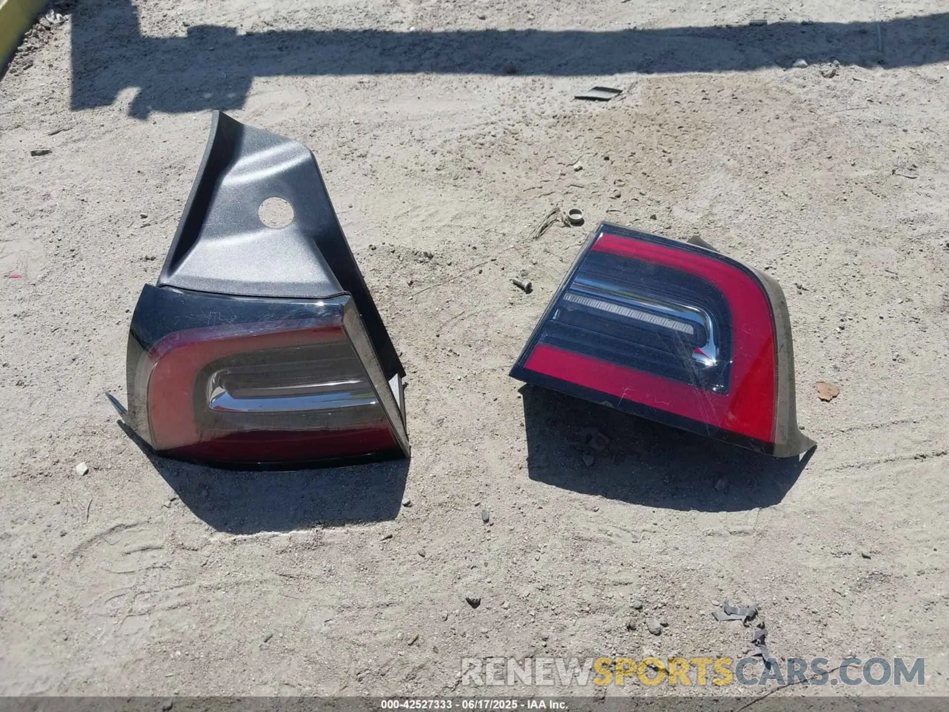 12 Photograph of a damaged car 5YJYGDEE3MF275766 TESLA MODEL Y 2021
