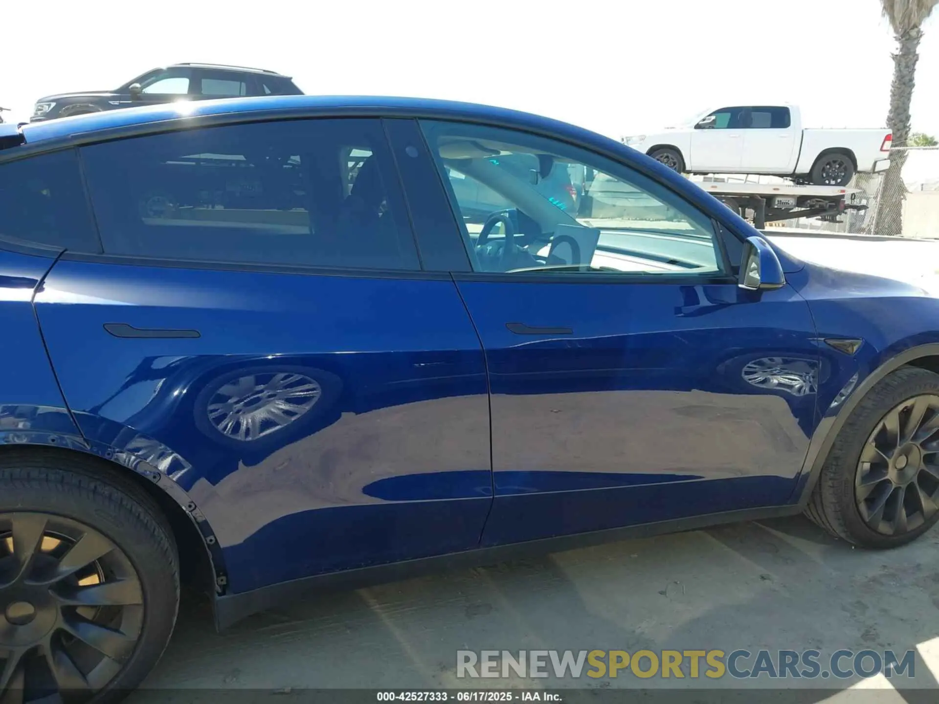 14 Photograph of a damaged car 5YJYGDEE3MF275766 TESLA MODEL Y 2021