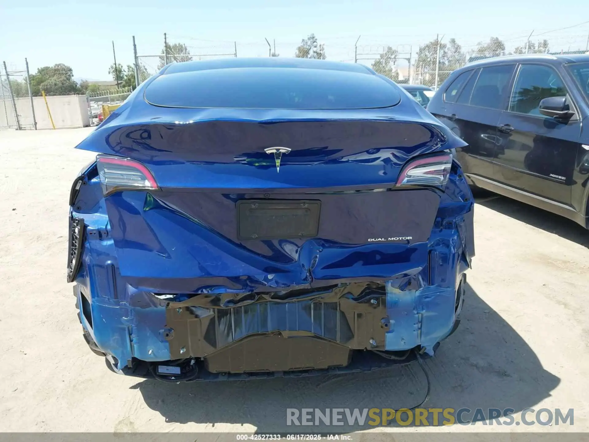 17 Photograph of a damaged car 5YJYGDEE3MF275766 TESLA MODEL Y 2021