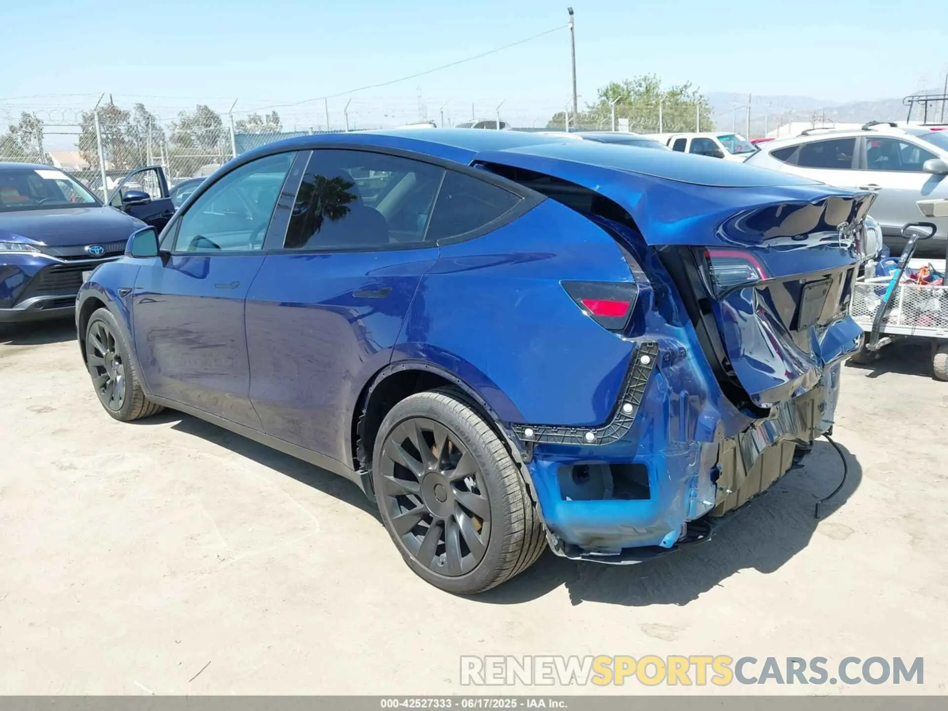 3 Photograph of a damaged car 5YJYGDEE3MF275766 TESLA MODEL Y 2021