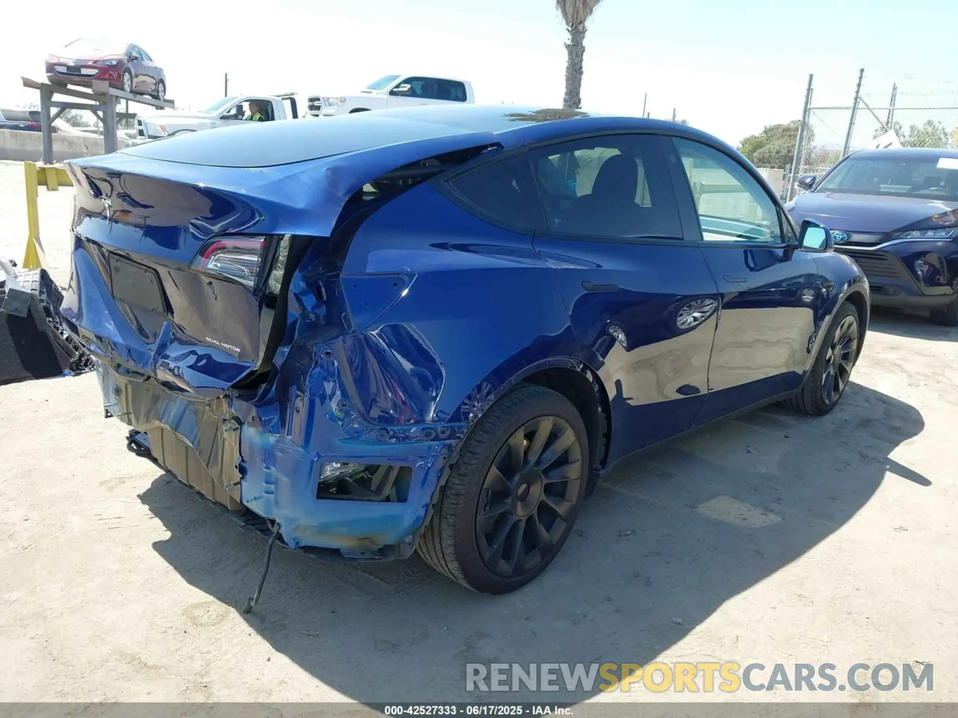 4 Photograph of a damaged car 5YJYGDEE3MF275766 TESLA MODEL Y 2021