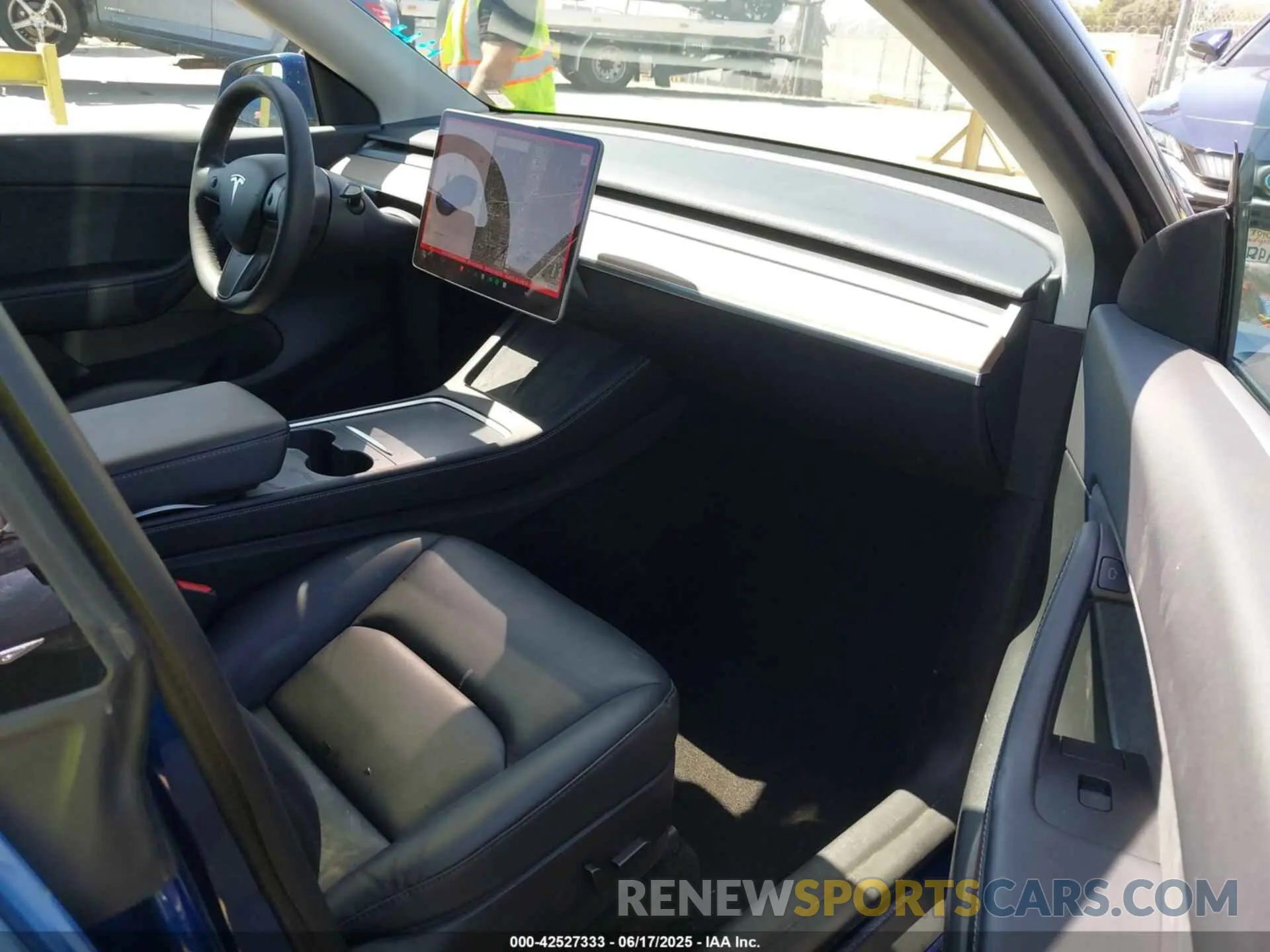 5 Photograph of a damaged car 5YJYGDEE3MF275766 TESLA MODEL Y 2021