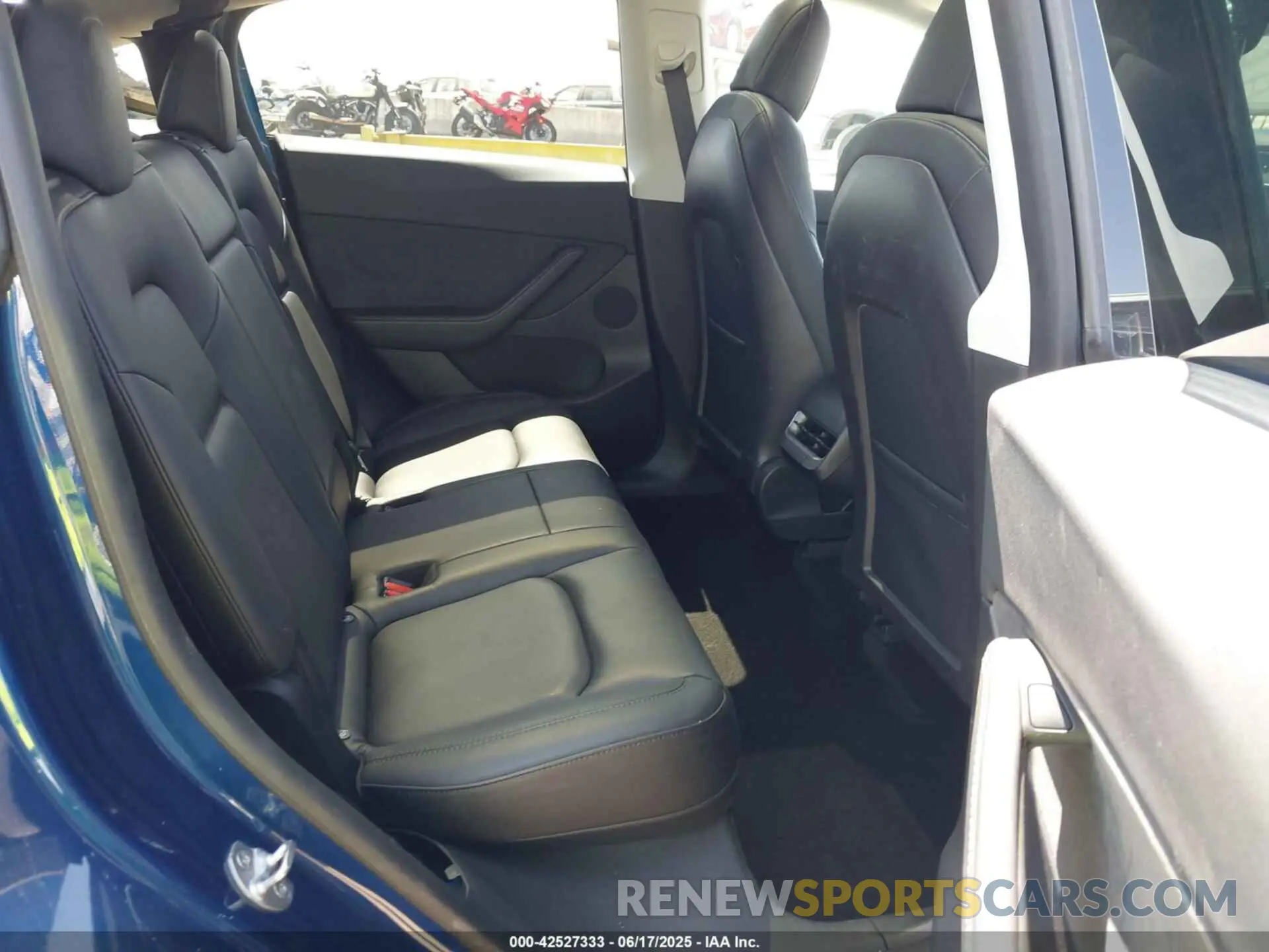 8 Photograph of a damaged car 5YJYGDEE3MF275766 TESLA MODEL Y 2021