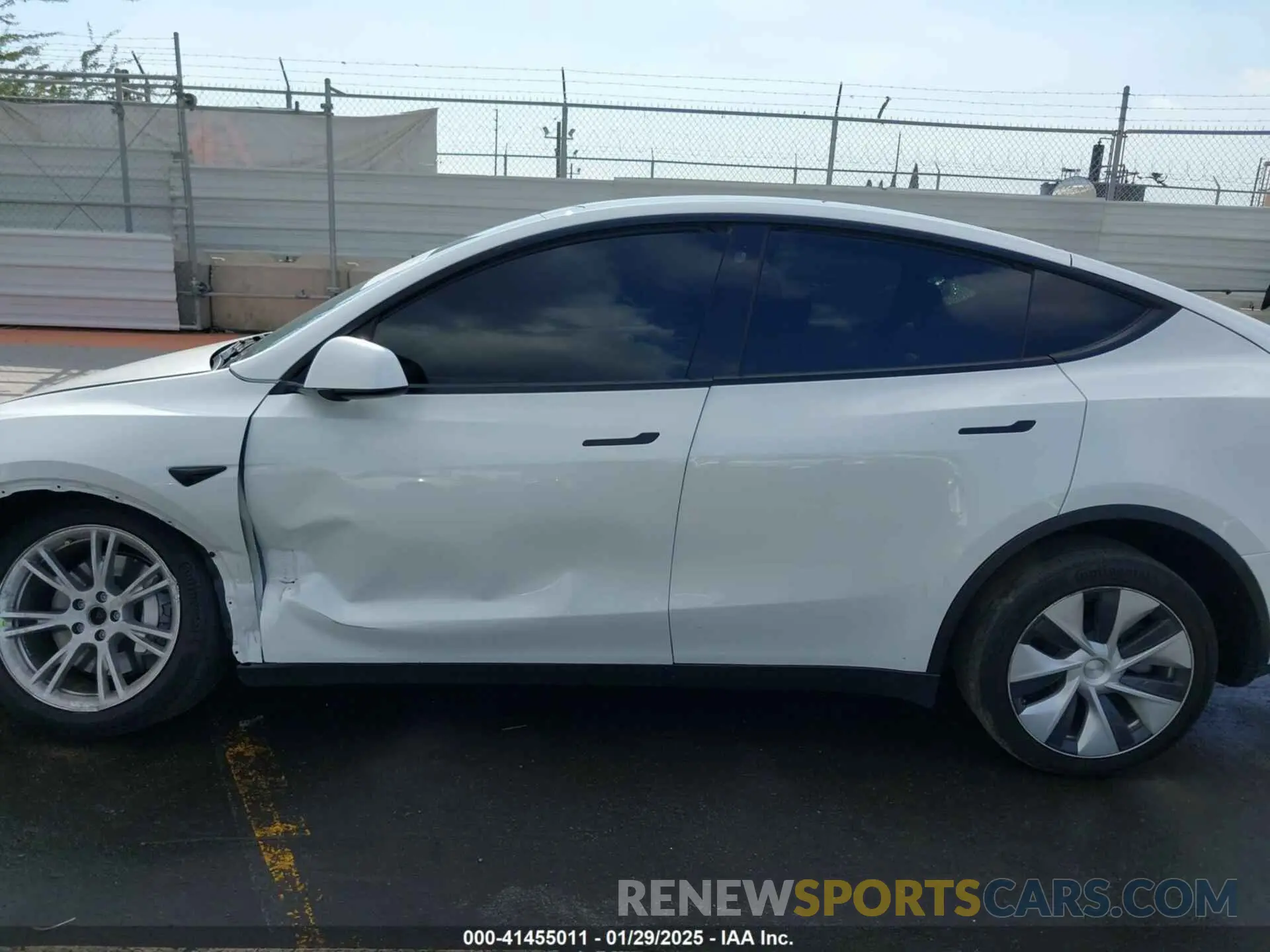 15 Photograph of a damaged car 5YJYGDEE3MF286959 TESLA MODEL Y 2021