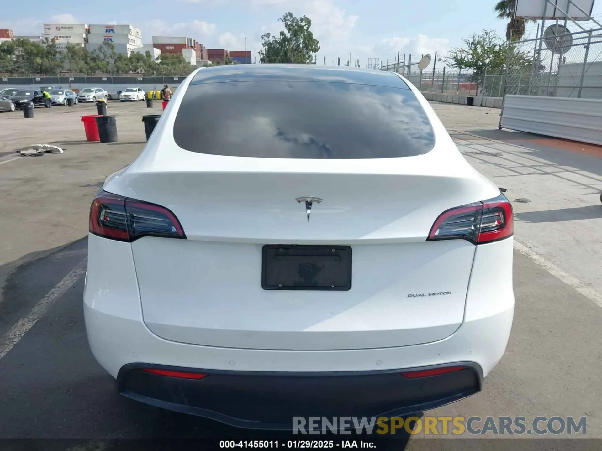 17 Photograph of a damaged car 5YJYGDEE3MF286959 TESLA MODEL Y 2021