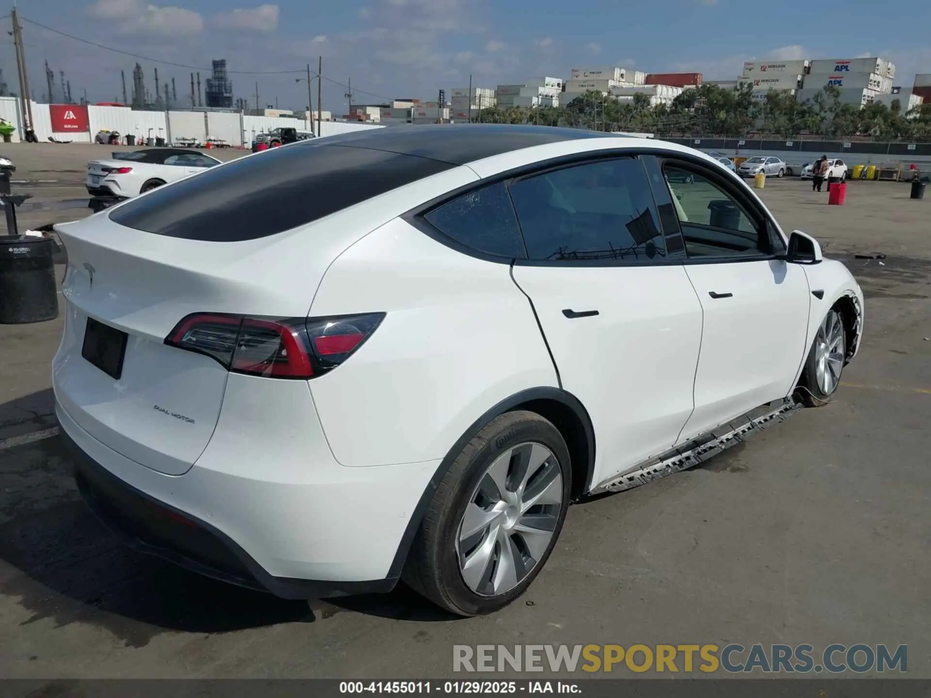 4 Photograph of a damaged car 5YJYGDEE3MF286959 TESLA MODEL Y 2021