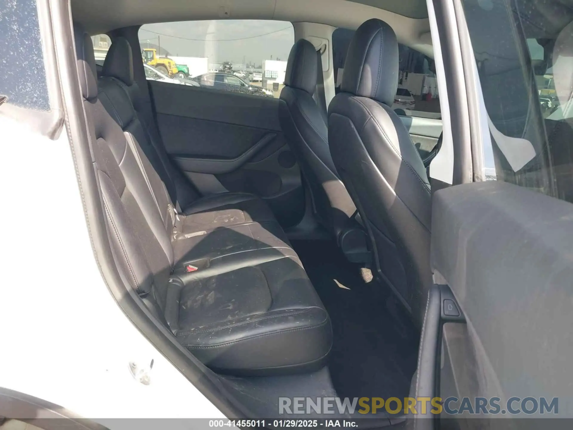 8 Photograph of a damaged car 5YJYGDEE3MF286959 TESLA MODEL Y 2021