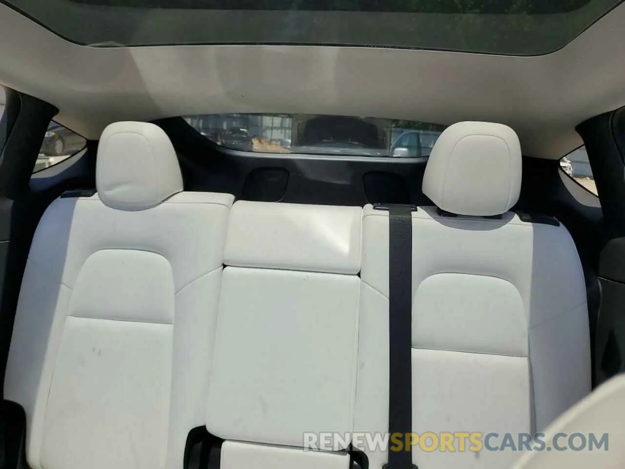 10 Photograph of a damaged car 5YJYGDEE4MF067475 TESLA MODEL Y 2021