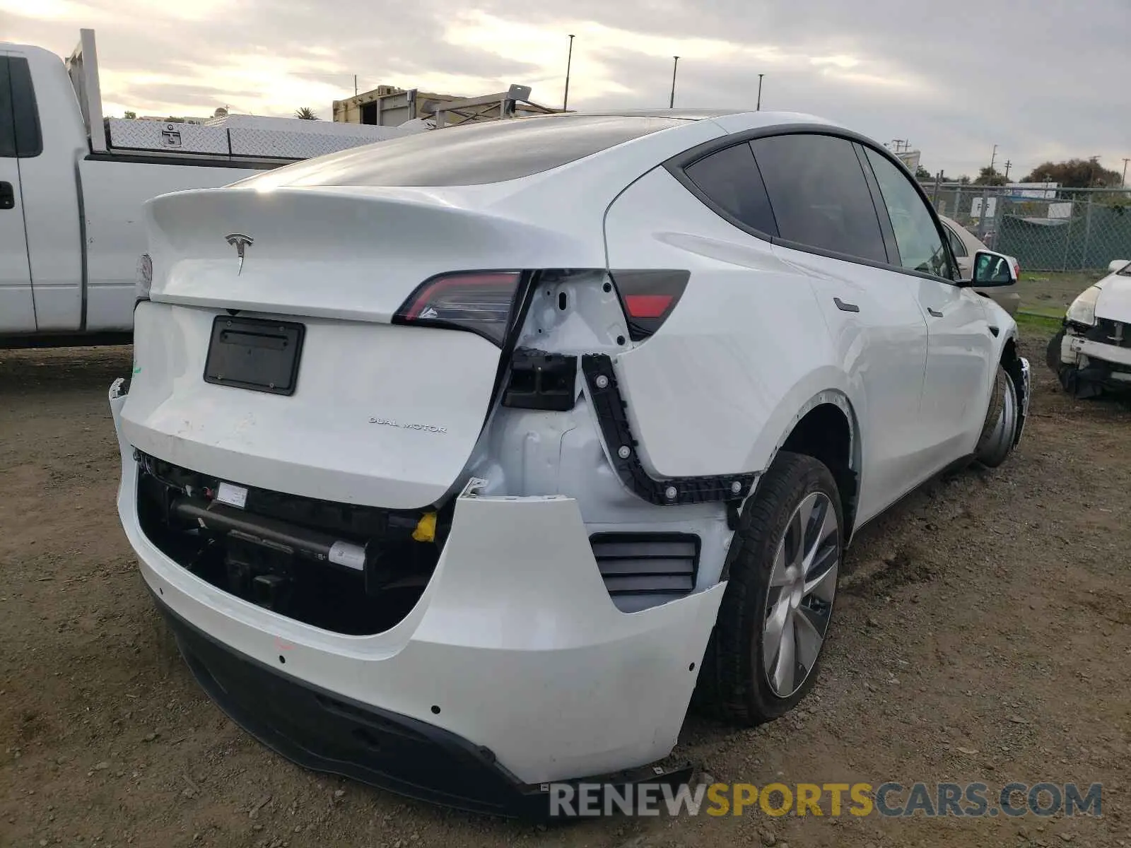 4 Photograph of a damaged car 5YJYGDEE4MF094188 TESLA MODEL Y 2021